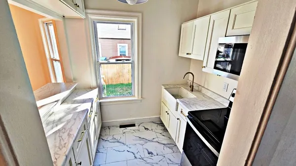 $1,950 | 181 Foster Street, Unit 1, Fall River, MA 02721