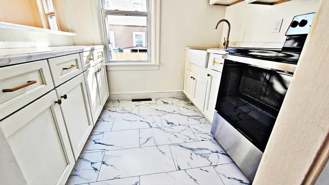 $2,200 | 181 Foster Street, Unit 1, Fall River, MA 02721