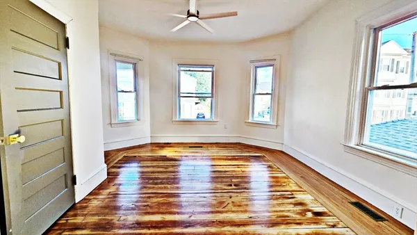 $1,950 | 181 Foster Street, Unit 1, Fall River, MA 02721