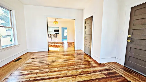 $1,950 | 181 Foster Street, Unit 1, Fall River, MA 02721