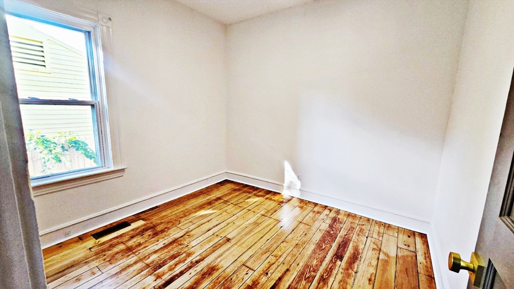 181 Foster Street, Unit 1 Fall River, MA 02721 - Photo 31 of 38