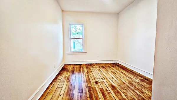 $1,950 | 181 Foster Street, Unit 1, Fall River, MA 02721