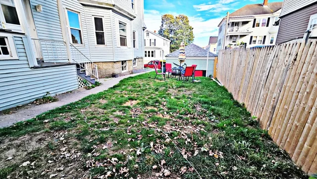 $2,200 | 181 Foster Street, Unit 1, Fall River, MA 02721