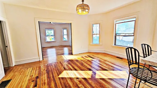 $1,950 | 181 Foster Street, Unit 1, Fall River, MA 02721