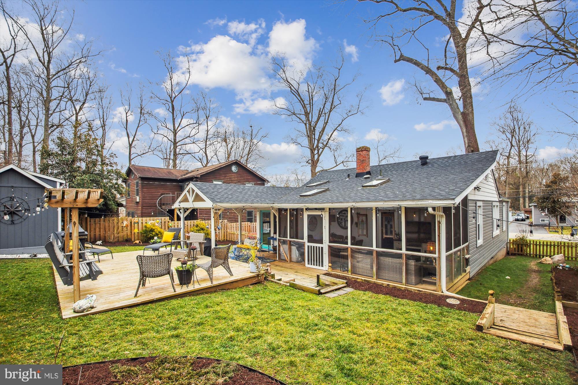 158 Southdown Road Edgewater, MD 21037 - Photo 2 of 26 Backyard living