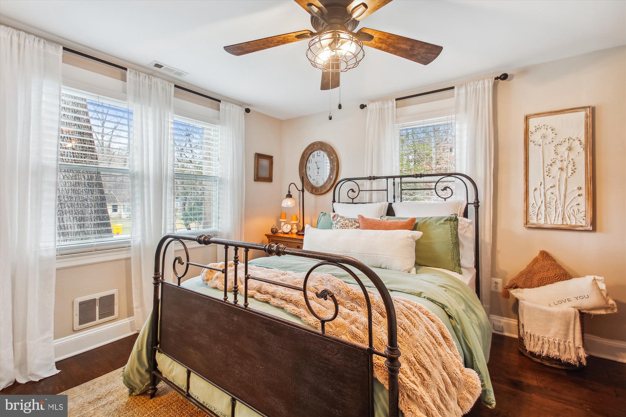 158 Southdown Road Edgewater, MD 21037 - Photo 10 of 26 Primary Bedroom