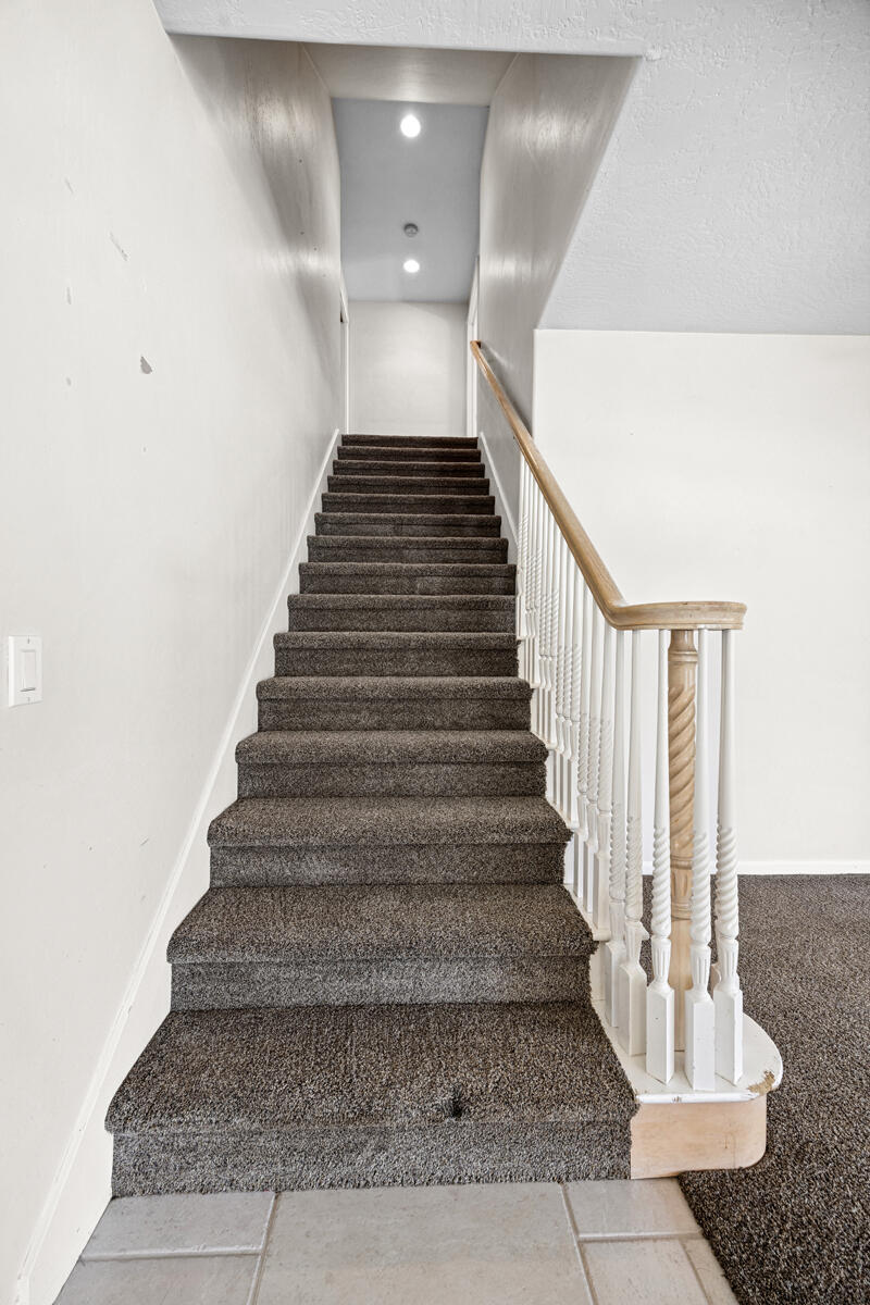 1163 North Belmont Road Exeter, CA 93221 - Photo 46 of 81 46 - Stairways