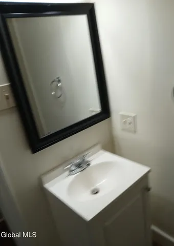 $995 | 57 Malta Avenue, Unit D, Ballston Spa, NY 12020