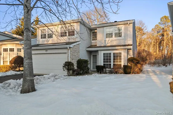 $650,000 | 205 Fairfield Drive East, Holbrook, NY 11741