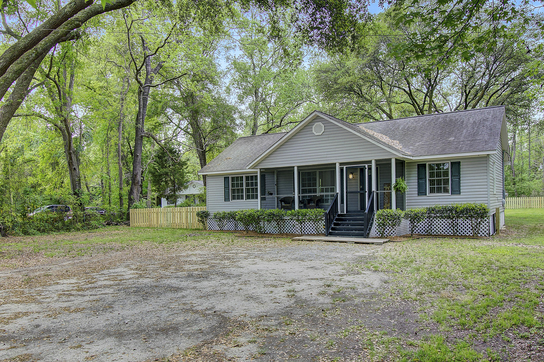 548 Main Road Johns Island, SC 29455 - Photo 2 of 32 548 Main Rd - Front
