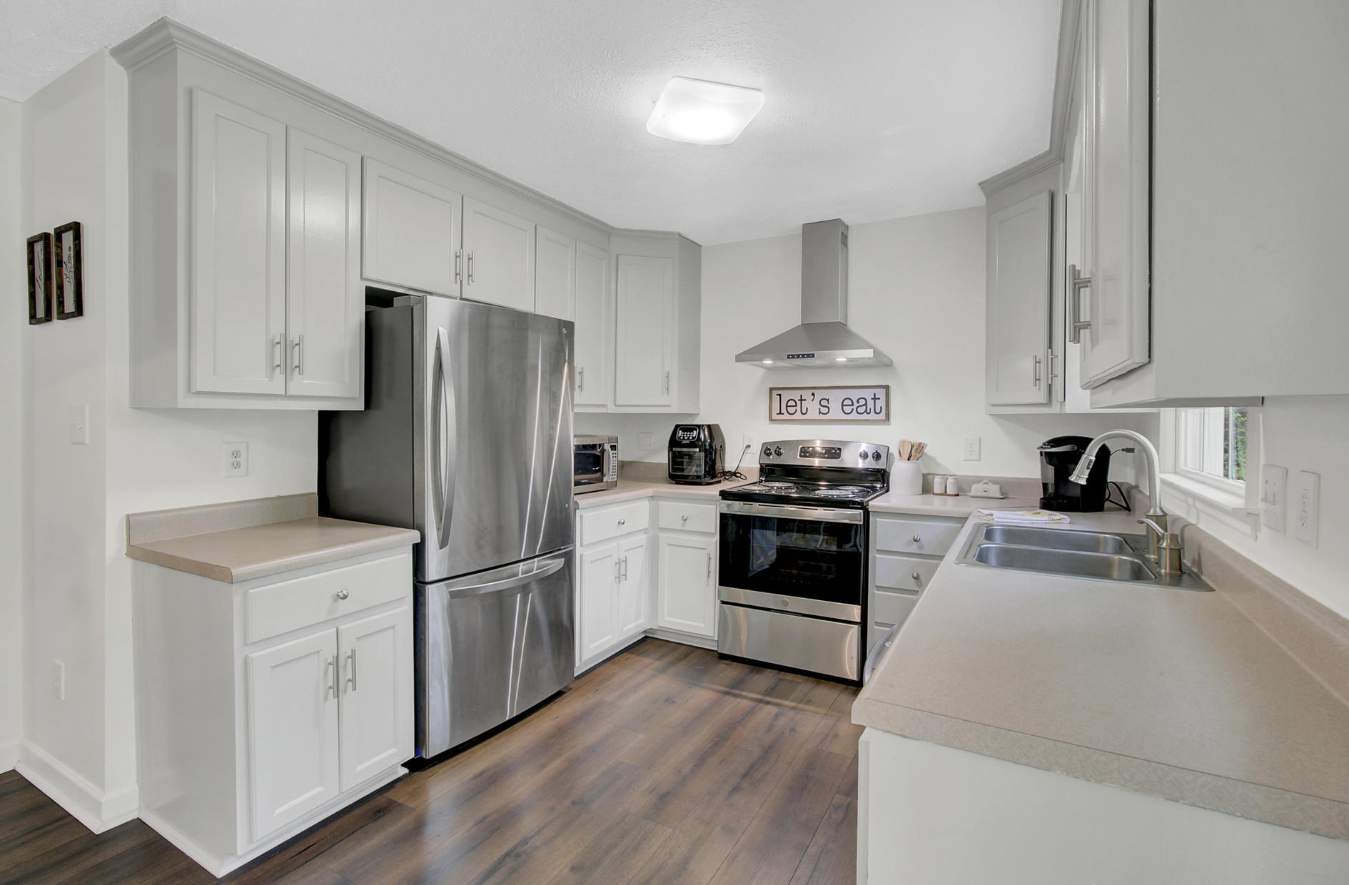 548 Main Road Johns Island, SC 29455 - Photo 13 of 32 548 Main Rd - Kitchen