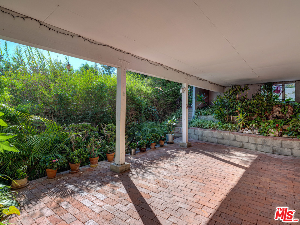 7553 Trask Avenue Playa del Rey, CA 90293 - Photo 11 of 24 a view of a backyard with garden