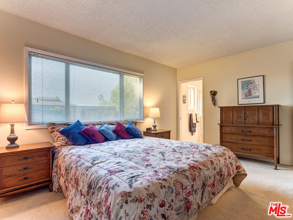 7553 Trask Avenue Playa del Rey, CA 90293 - Photo 15 of 24 a bedroom with a bed and a window