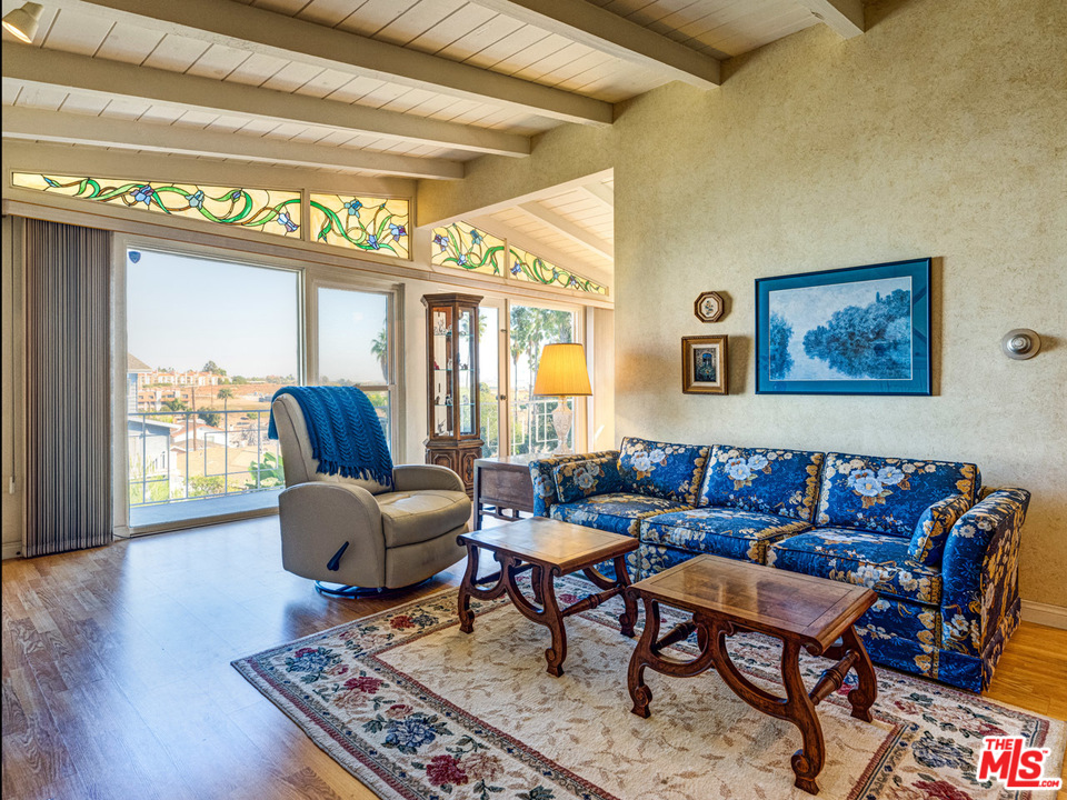 7553 Trask Avenue Playa del Rey, CA 90293 - Photo 3 of 24 a living room with furniture and a wooden floor