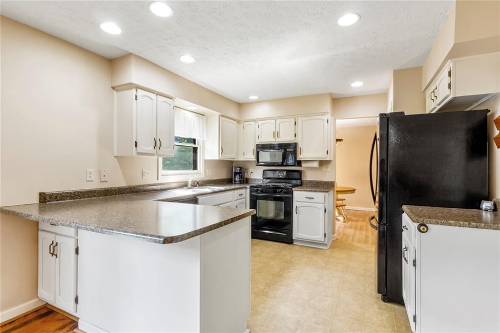 1183 Stonegate Road Greenwood, IN 46142 - Photo 7 of 21 Gallery Image 7