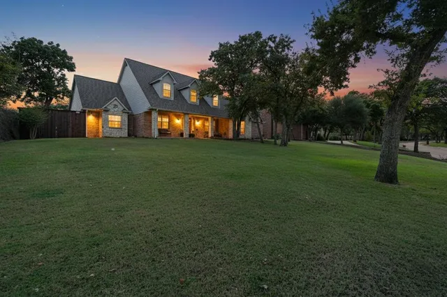 $549,999 | 247 Southwest Brushy Mound Road, Burleson, TX 76028