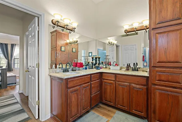 $549,999 | 247 Southwest Brushy Mound Road, Burleson, TX 76028