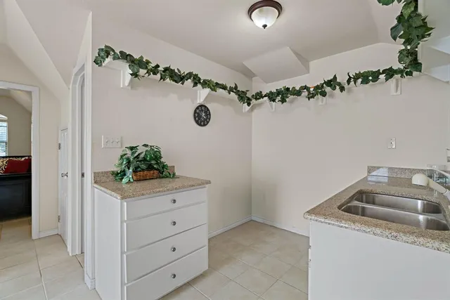 $549,999 | 247 Southwest Brushy Mound Road, Burleson, TX 76028