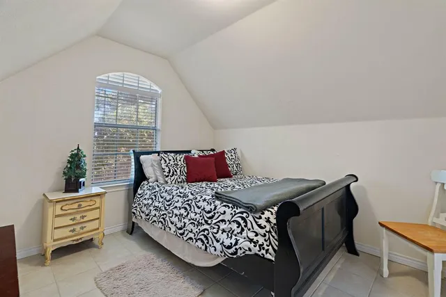 $549,999 | 247 Southwest Brushy Mound Road, Burleson, TX 76028