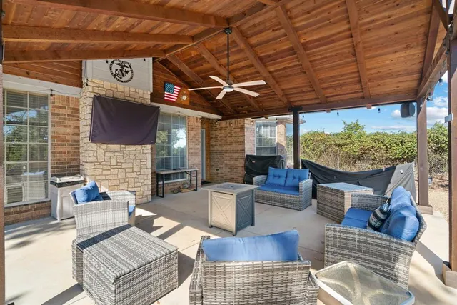 $549,999 | 247 Southwest Brushy Mound Road, Burleson, TX 76028