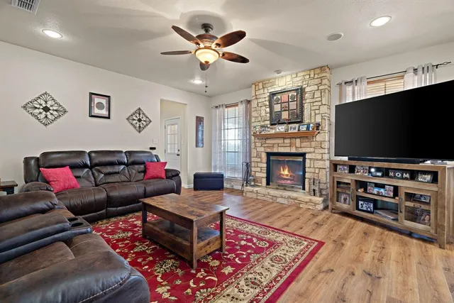 $549,999 | 247 Southwest Brushy Mound Road, Burleson, TX 76028