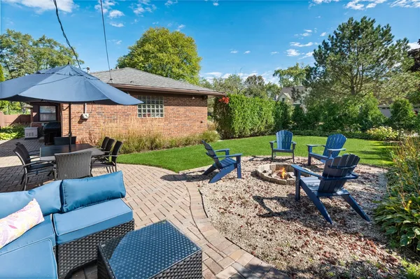 $850,000 | 824 Echo Lane, Glenview, IL 60025