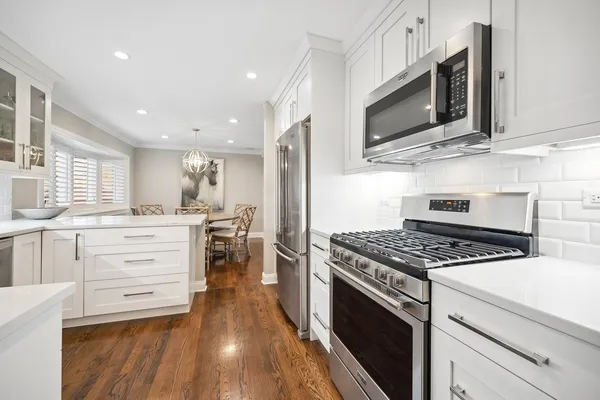 $850,000 | 824 Echo Lane, Glenview, IL 60025