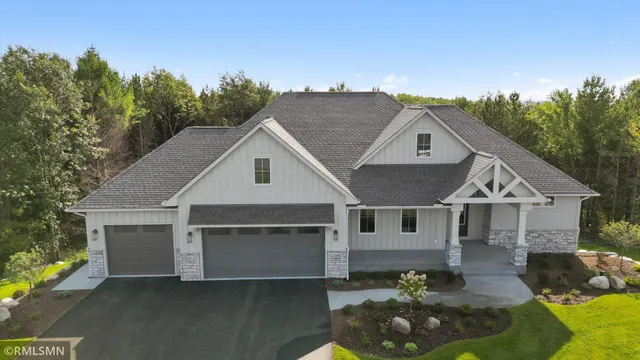 $1,400,000 | 10484 56th Street North, Lake Elmo, MN 55042