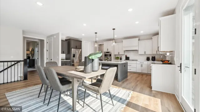 $1,400,000 | 10484 56th Street North, Lake Elmo, MN 55042