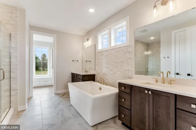 $1,400,000 | 10484 56th Street North, Lake Elmo, MN 55042