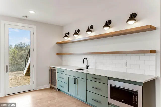 $1,400,000 | 10484 56th Street North, Lake Elmo, MN 55042