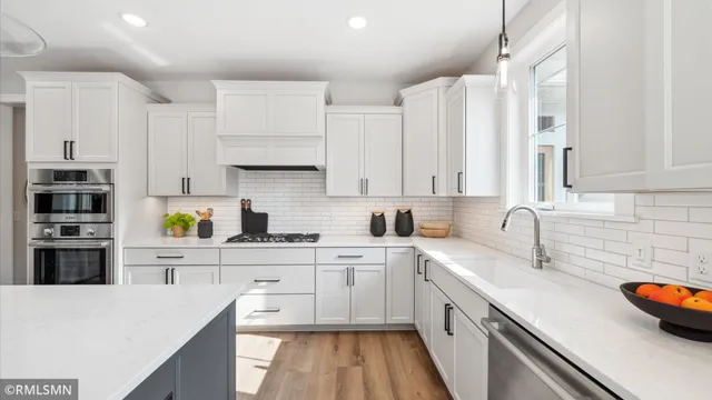 $1,400,000 | 10484 56th Street North, Lake Elmo, MN 55042