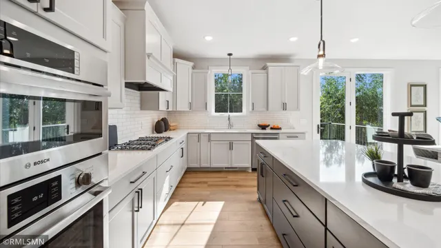 $1,400,000 | 10484 56th Street North, Lake Elmo, MN 55042