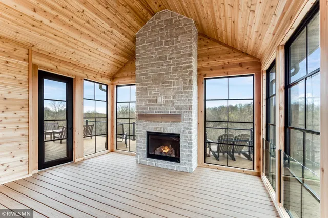 $1,400,000 | 10484 56th Street North, Lake Elmo, MN 55042