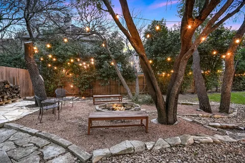 a view of a bench in a backyard