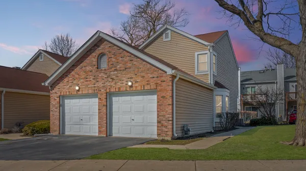 $1,950 | 485 Nicole Drive, Unit D, Bartlett, IL 60103