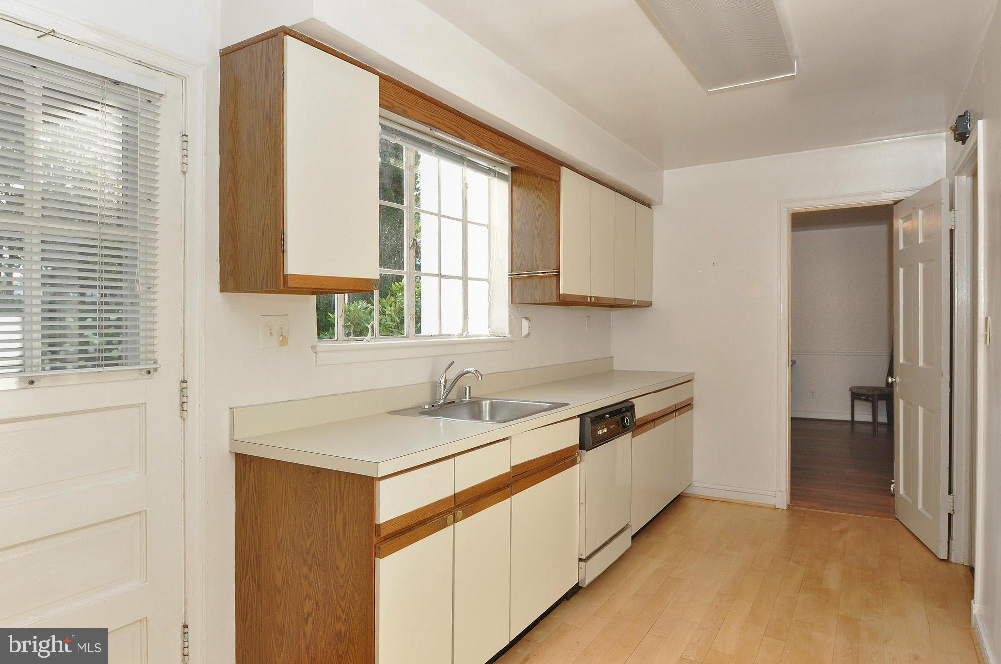 4516 Cortland Road Chevy Chase, MD 20815 - Photo 12 of 30 Kitchen