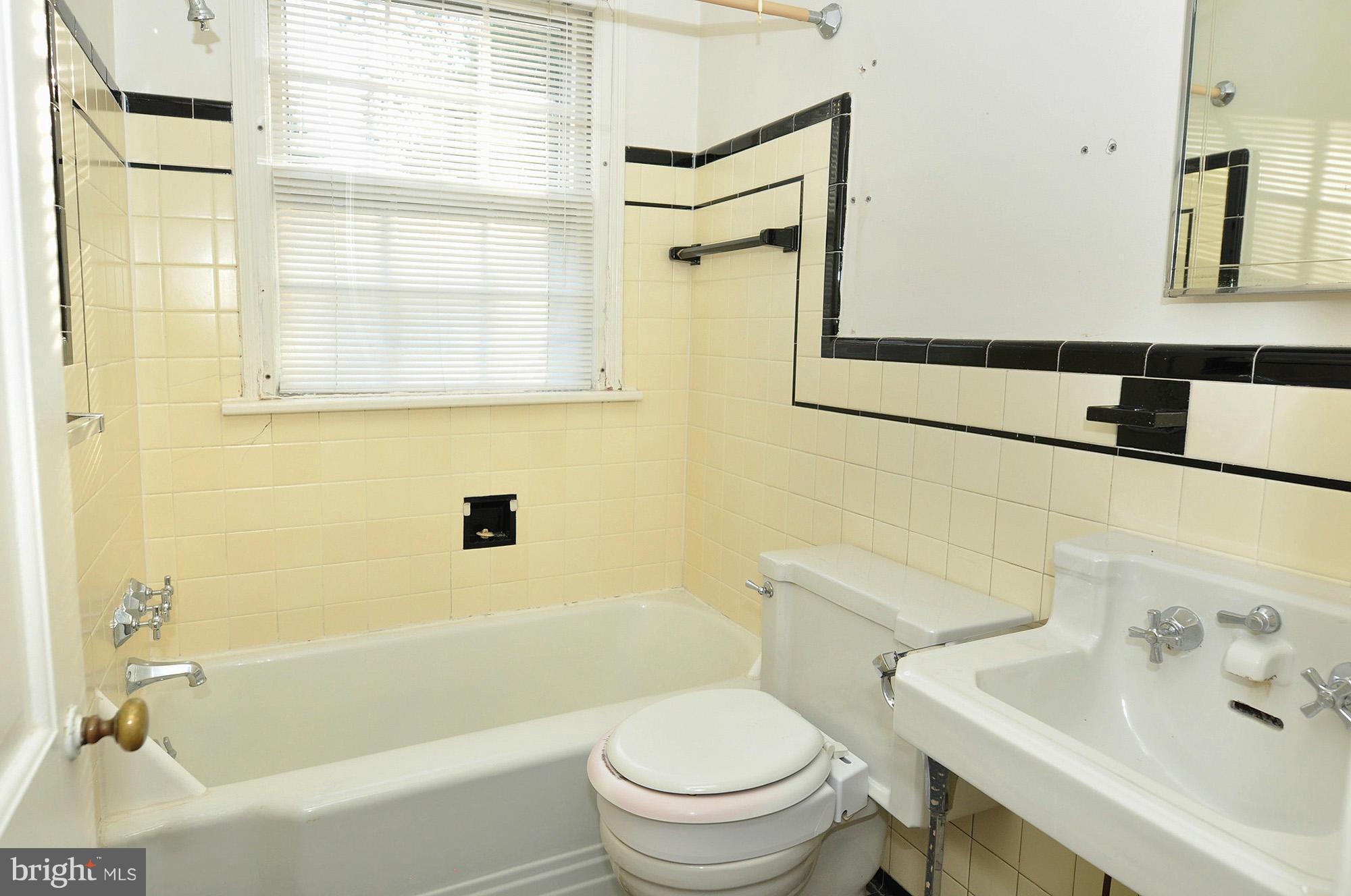 4516 Cortland Road Chevy Chase, MD 20815 - Photo 21 of 30 Full Hall Bath #2