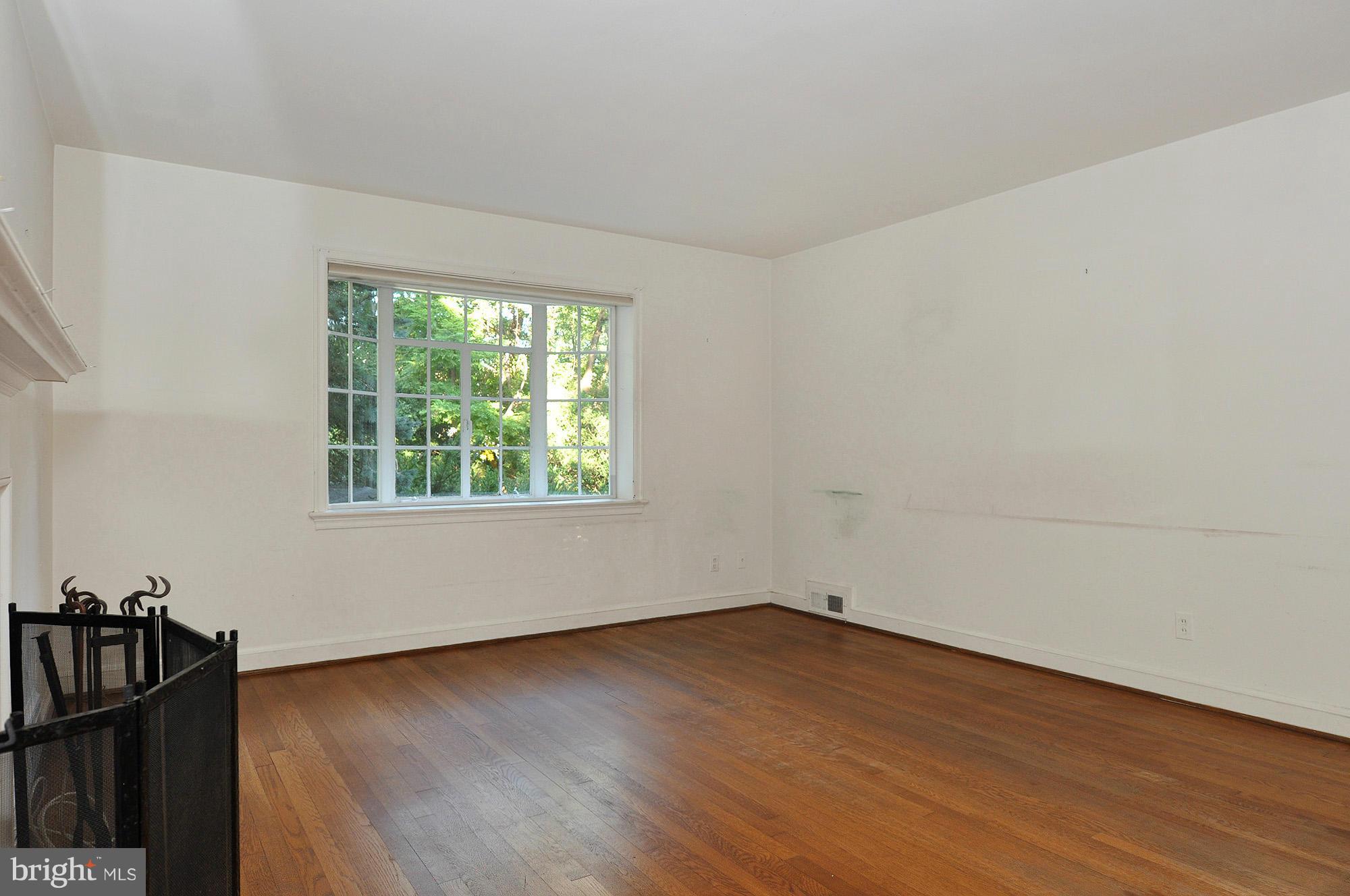 4516 Cortland Road Chevy Chase, MD 20815 - Photo 6 of 30 Living Room