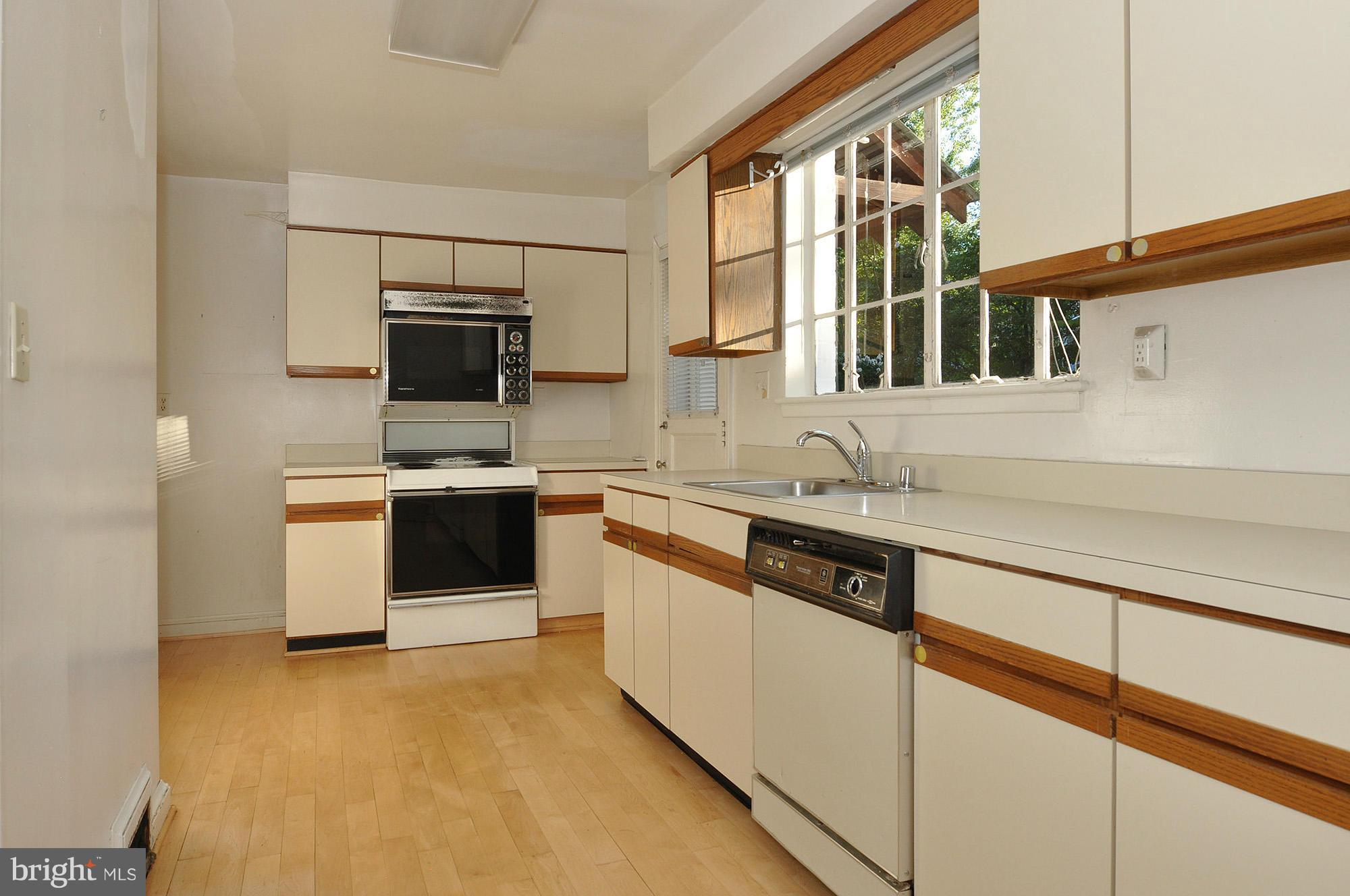 4516 Cortland Road Chevy Chase, MD 20815 - Photo 10 of 30 Kitchen