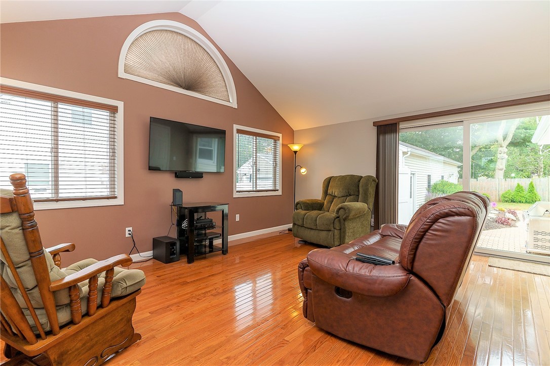 56 Pine Tree Road Portsmouth, RI 02871 - Photo 4 of 27 living room