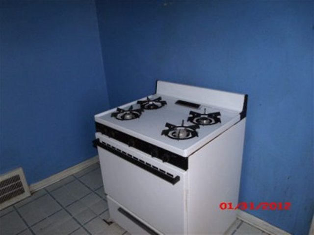 19758 Greenfield Road Detroit, MI 48235 - Photo 10 of 18 31093796-9.JPG