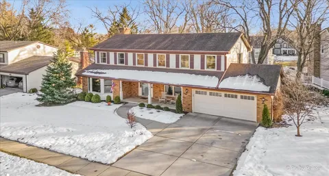 $895,000 | 315 Minear Drive, Libertyville, IL 60048