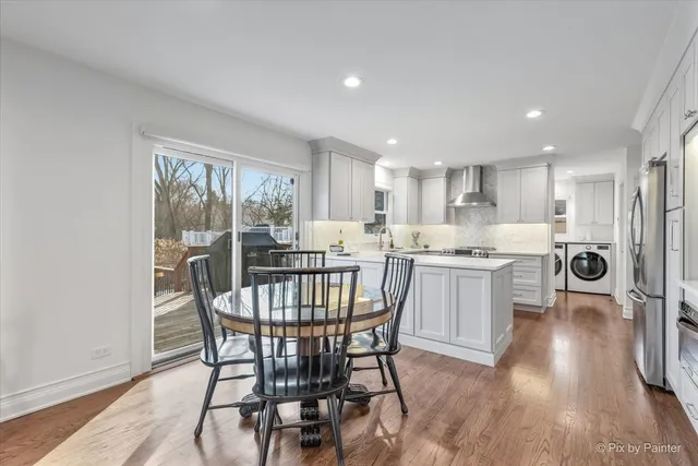 $914,900 | 315 Minear Drive, Libertyville, IL 60048