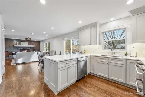 $895,000 | 315 Minear Drive, Libertyville, IL 60048