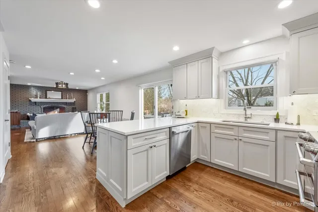 $914,900 | 315 Minear Drive, Libertyville, IL 60048