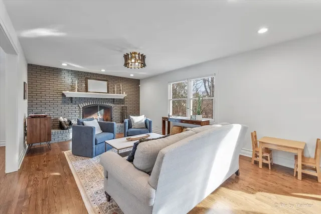 $914,900 | 315 Minear Drive, Libertyville, IL 60048