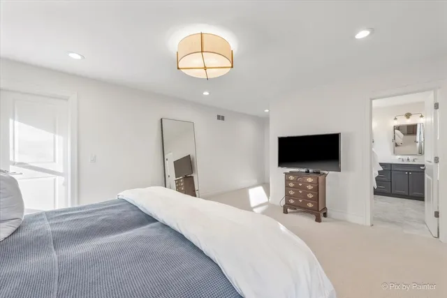 $914,900 | 315 Minear Drive, Libertyville, IL 60048