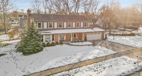 $895,000 | 315 Minear Drive, Libertyville, IL 60048