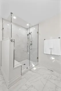 $895,000 | 315 Minear Drive, Libertyville, IL 60048